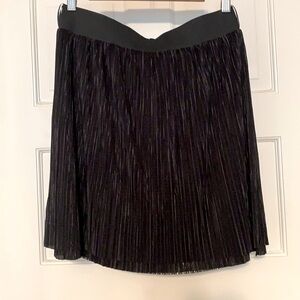 NWT Stella & Dot Reversible Gold/Black Micropleats Skirt